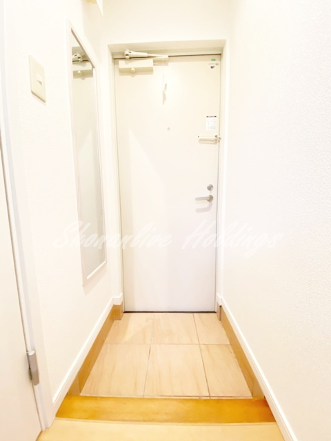 プリマ七番館の玄関|姿見付き玄関
