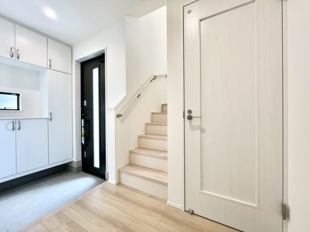 高倉台４丁　新築分譲住宅　全３区画の玄関