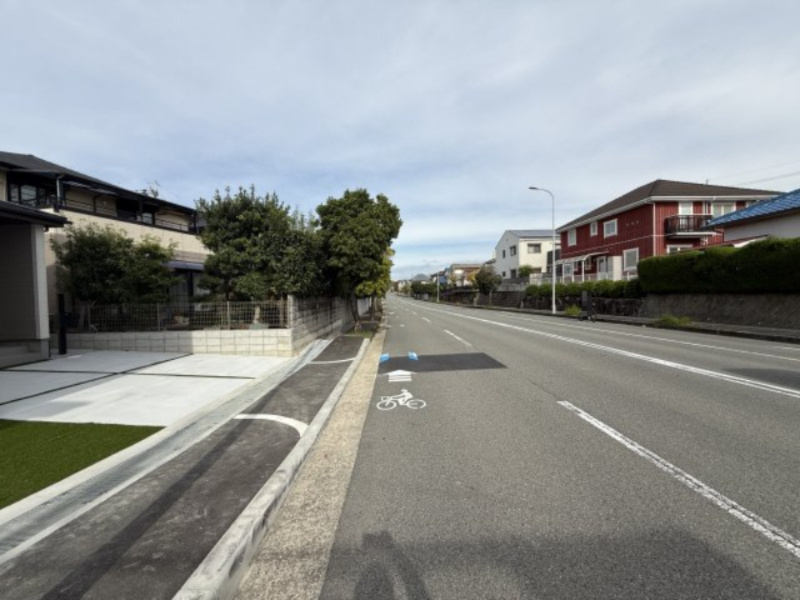 高倉台４丁　新築分譲住宅　全３区画の前面道路含む現地写真