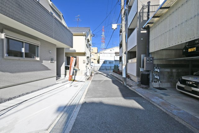 ハートフルタウン池尻3丁目新築一戸建て│3LDK+駐車1台可の前面道路含む現地写真|前面道路は東側に約4.2ｍ幅です。