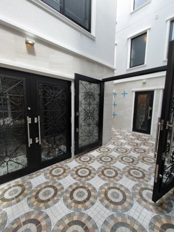 ルクレ神宮前のエントランス