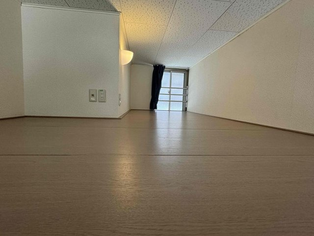 レオパレス木田の内装|※同タイプ部屋の写真となります（ロフト・収納））