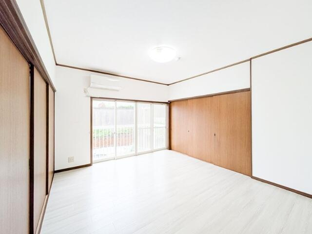 サングリーンハイツの洋室