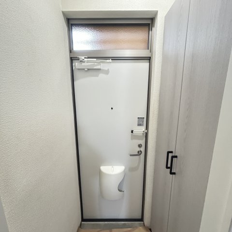 学）ハウスＹＯＵ６６の玄関