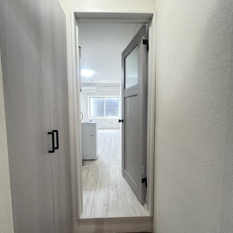 学）ハウスＹＯＵ６６の玄関