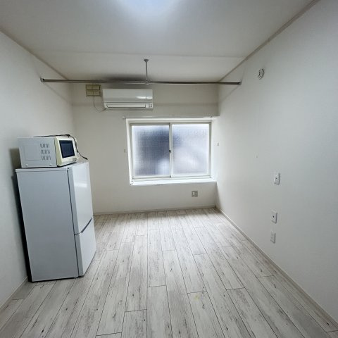 学）ハウスＹＯＵ６６の居間・リビング