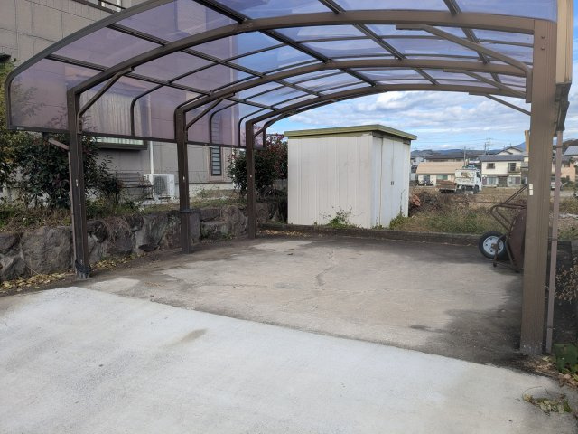 中古戸建　安中市郷原の駐車場