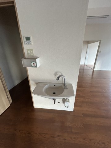トワメゾン飯田貸店舗事務所の独立洗面台