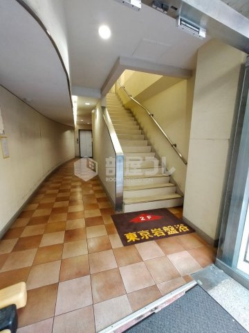 三幸ビルのエントランス