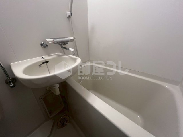 三幸ビルの浴室