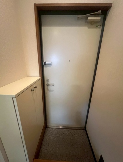 三幸ビルの玄関