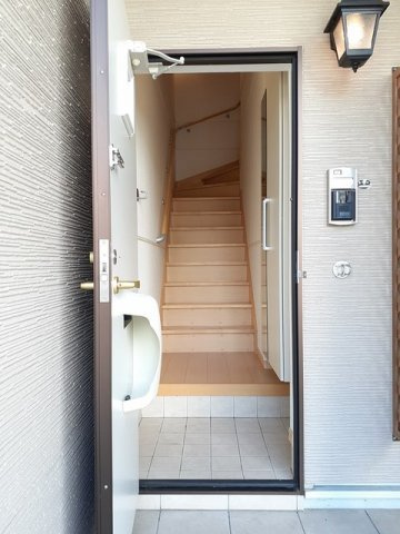 ラグジュアリー・コートの玄関