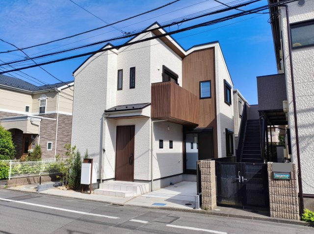西東京市東伏見2丁目 限定1棟の外観|建物北東側は隣地通路になっているため角地感覚！
圧迫感も軽減され陽当りや風通しも良好