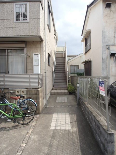 田園ハウスⅡのロビー|★2階部分専用階段★