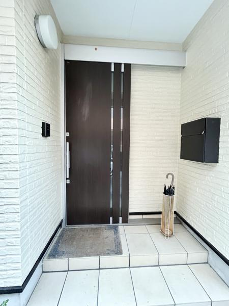 高知市八反町2丁目 戸建ての玄関