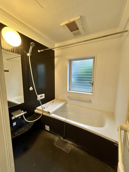 高知市八反町2丁目 戸建ての浴室