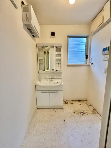 高知市八反町2丁目 戸建ての洗面所