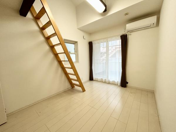 高知市八反町2丁目 戸建ての洋室