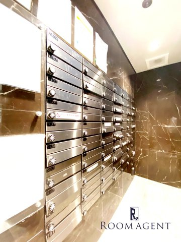 S-RESIDENCE鶴舞IIのエントランス