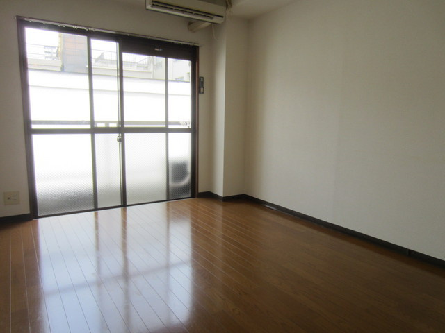 カーサプリマベーラの洋室|6帖のワンルームです☆