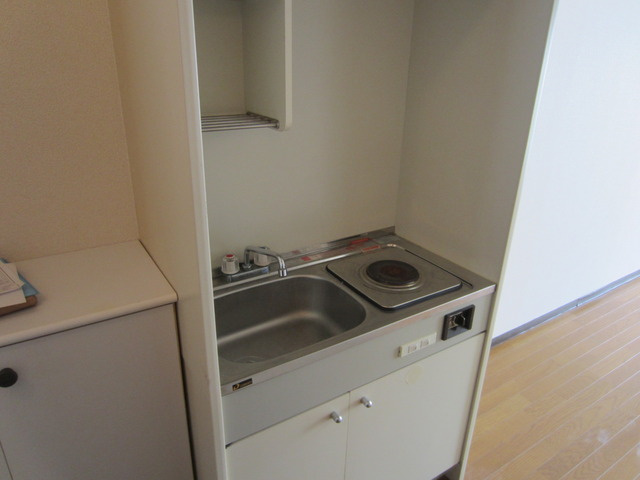 カーサプリマベーラのキッチン|キッチンは電気コンロで1口設置済みです☆