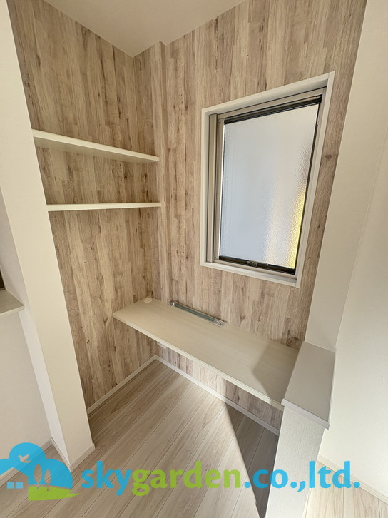 藤沢市善行1期　新築戸建　全3棟3号棟の玄関|収納もある玄関です