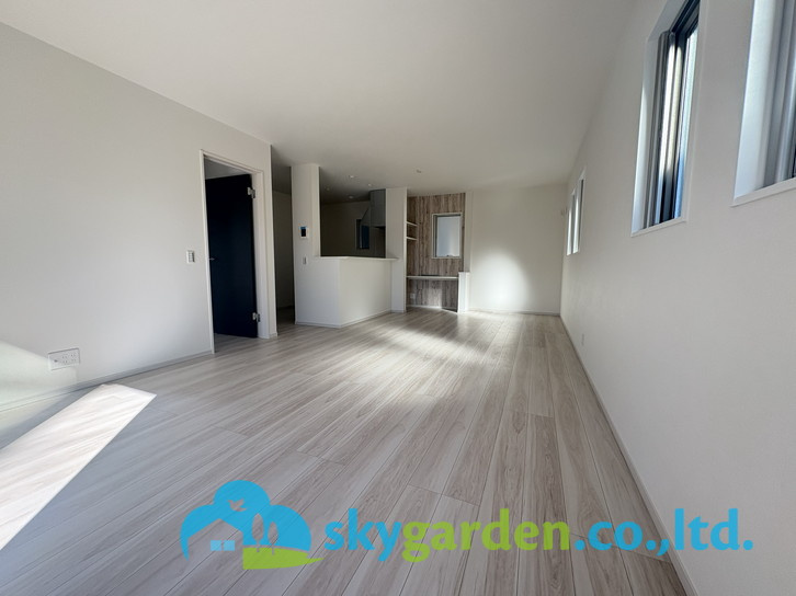 藤沢市善行1期　新築戸建　全3棟3号棟の居間・リビング|ゆったりとした居間です