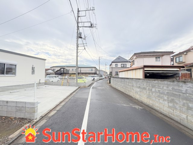 【サンスターホーム】武蔵村山市榎2丁目　建築条件無し売地の前面道路含む現地写真