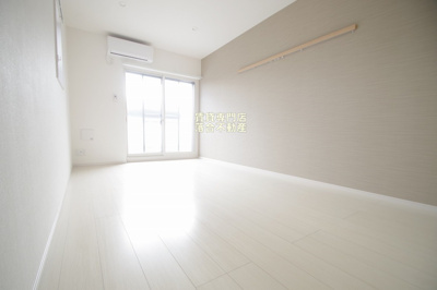 【居間・リビング】 | リブリ・メゾンシュシュ | 広々とした明るいお部屋♪