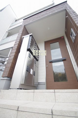 【エントランス】 | リブリ・メゾンシュシュ | オートロック付きで安心♪宅配ボックス完備