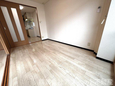 【居間・リビング】 | サニープレイス | 洋室5.1帖