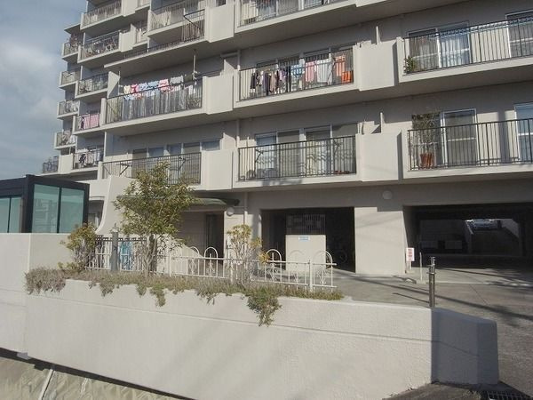 緑地東ロイヤルマンションの駐車場