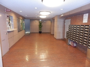 緑地東ロイヤルマンションのエントランス