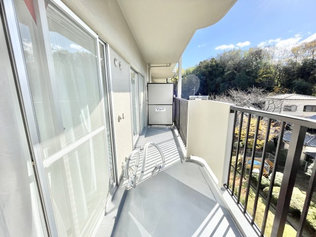 寝屋川コーポラスのバルコニー|バルコニーからの眺めを楽しみながら食事をしませんか