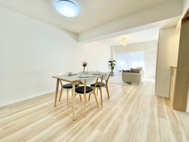 寝屋川コーポラスの居間・リビング|使いやすい居間です