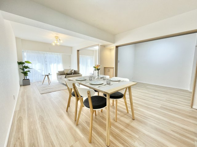 寝屋川コーポラスの居間・リビング|使いやすい居間です