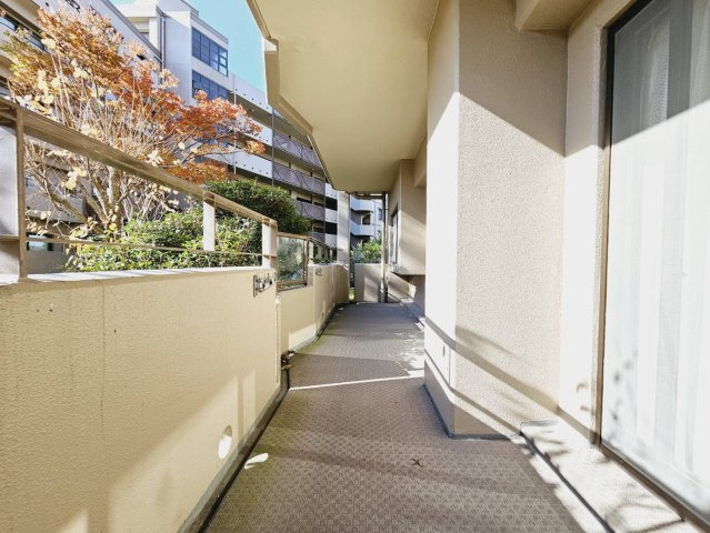 イトーピア神戸藤原台B棟のバルコニー|■南バルコニ■物干しフックあり。