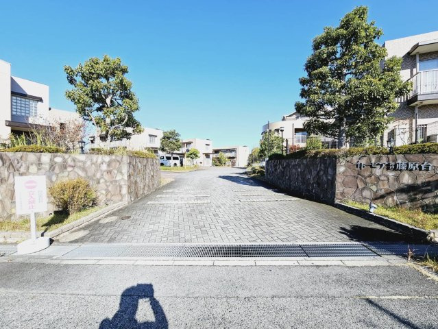 イトーピア神戸藤原台B棟のその他|■敷地入口(南側)■東側にも敷地入口あります。