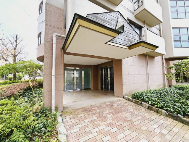 イトーピア神戸藤原台B棟のエントランス|■エントランス外