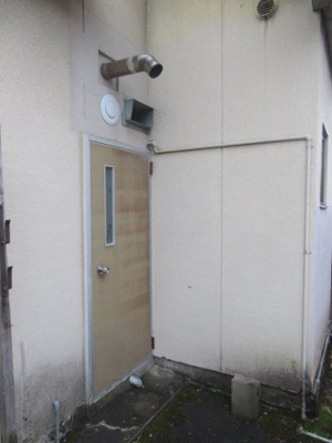 【その他】 | 【商談中】弘前市松原西2丁目・中古住宅 | 勝手口・外