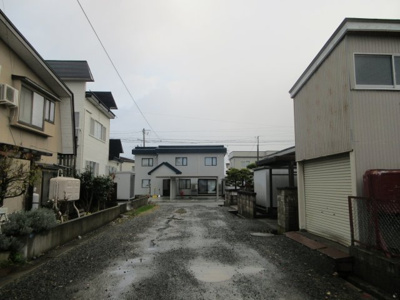 【前面道路含む現地写真】 | 【商談中】弘前市松原西2丁目・中古住宅