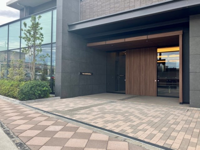 【エントランス】 | ファーストリンクレジデンス | 清潔なエントランスです