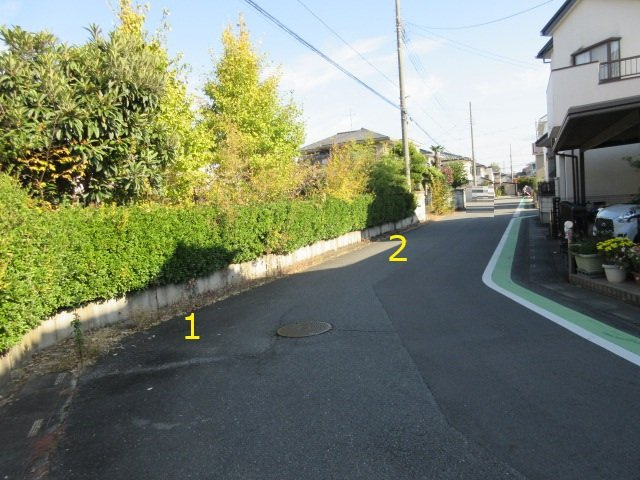 売地　熊谷市玉井南3-62-1（全2区画）の前面道路含む現地写真
