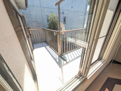 【バルコニー】 | 南台ヤタケハウス | 暖かな日差しのふりそそぐバルコニー