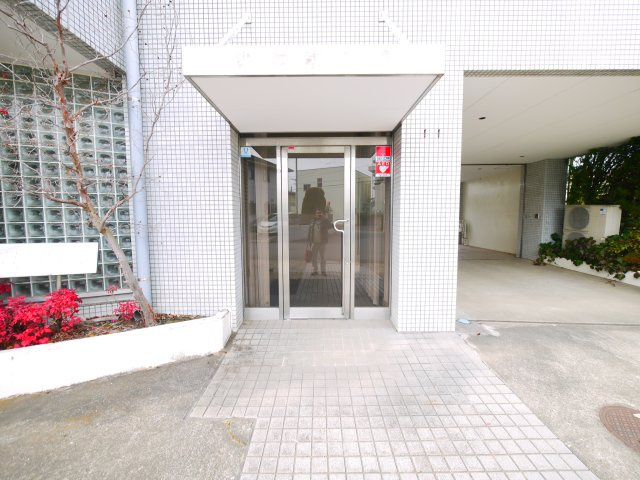 成田市東町　中古戸建の玄関|鉄筋コンクリート造り（RC）10LDK 車6台可能 スーパーマックスバリュ徒歩約7分 