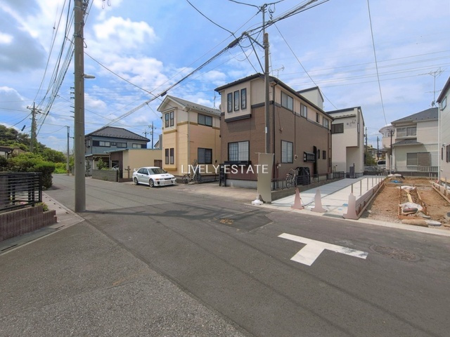 越谷市大字大泊 新築分譲住宅 の前面道路含む現地写真