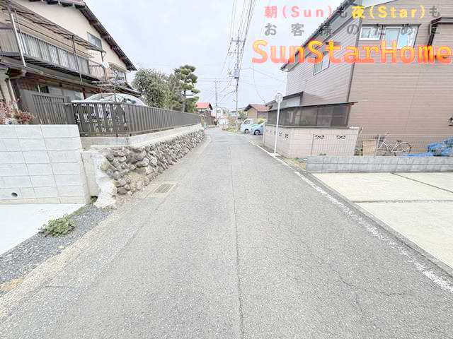 【サンスターホーム】あきる野市小中野　新築未入居住宅の前面道路含む現地写真
