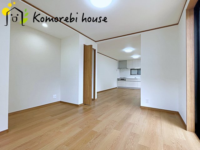 さいたま市見沼区御蔵　中古一戸建ての居間・リビング|落ち着いた色調の洋室です