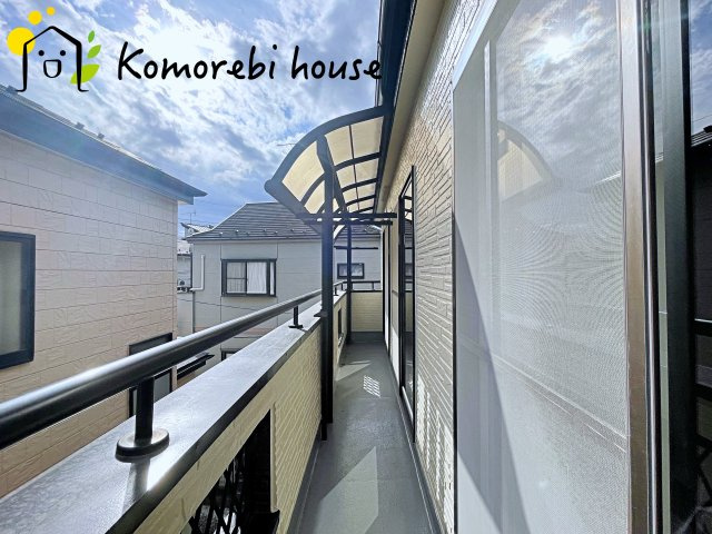 さいたま市見沼区御蔵　中古一戸建てのバルコニー|外からの目が気にならないバルコニーで洗濯物が干せます