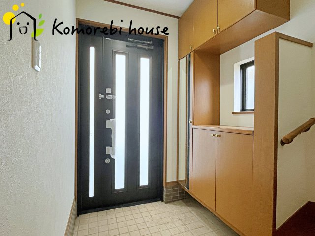さいたま市見沼区御蔵　中古一戸建ての玄関|ゆったりとした玄関です